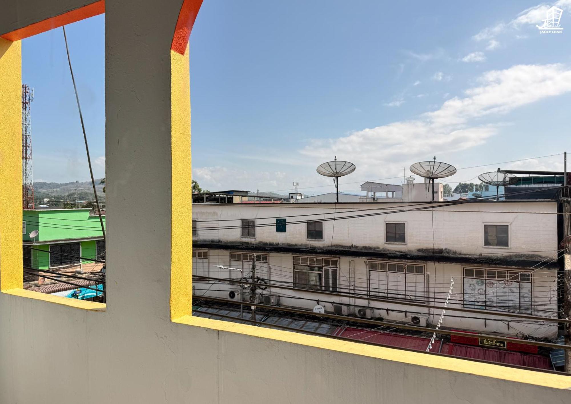 Jacky Chan Hotel Betong Exterior foto
